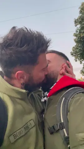Reunited wirh a birthday boy ❤️ @Grapeside  #ukraine #sumy #vitaliisediuk #yaroslavbufan #zelenskyy #armedforces #kiss #couple #зсу #суми #віталійседюк #ярославбуфан #зеленський #україна #пара #армія 