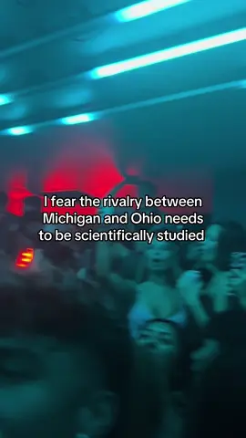 mind you this is at a random frat BEFORE football season 😭 #umich #ohiostate #CollegeFootball #fyp #fantasyfootball 