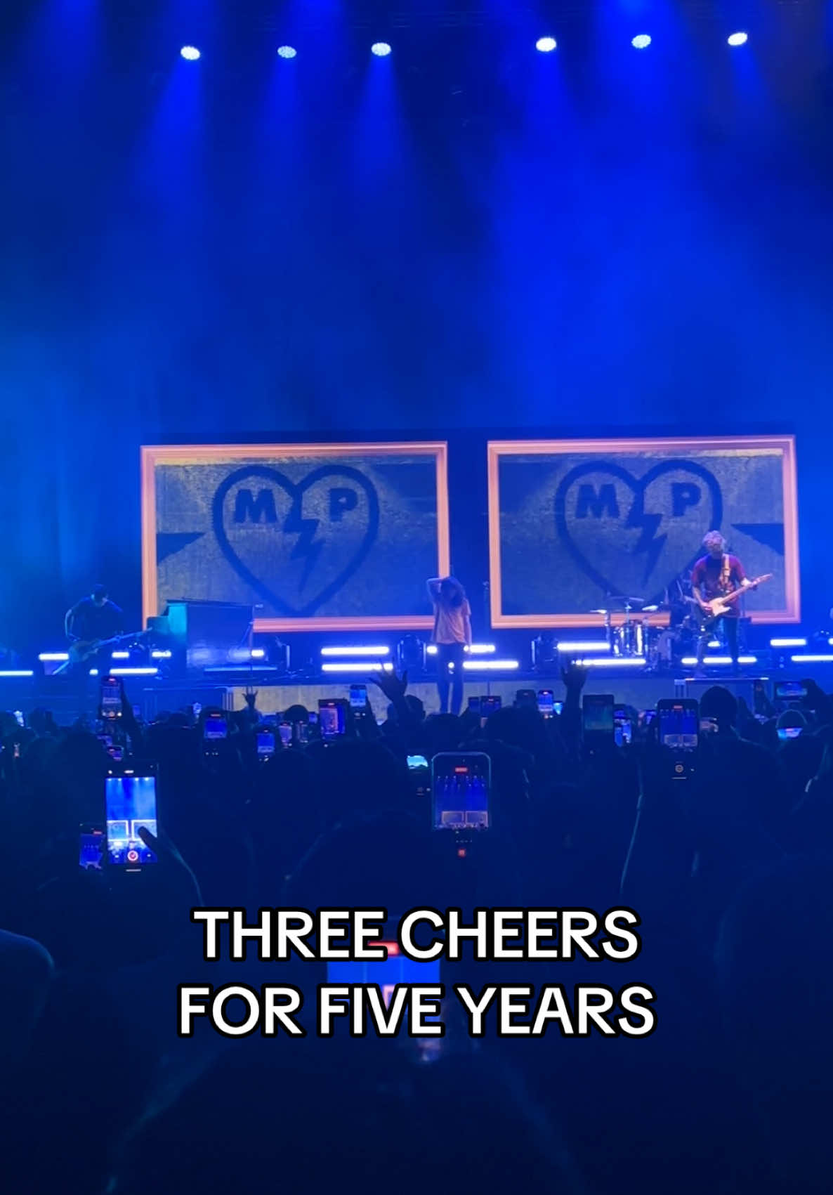 highschool soundtrack 🥹 @Mayday Parade  #maydayparade #maydayparadeconcert #punkrock #threecheersforfiveyears 