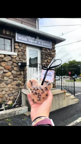 If you live in or close to New Jersey, I highly recommend making the trip to this Disney inspired bakery, Wish Upon a Pastry! #wishuponapastry #disneyadult #disneytiktok #abbysadventuresinwonderland #fyp 