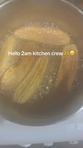 Shoutout to the 2AM kitchen crew 🍽️. Fried banana and Maggie cube tonight—no more takeout for me! 🍌🔥 From now on, it’s greens and real food only. 🥬👩‍🍳 #MidnightChef #HomeCookedVibes #HealthyEats #RealFoodRevolution #fypシ゚viral🖤tiktok 