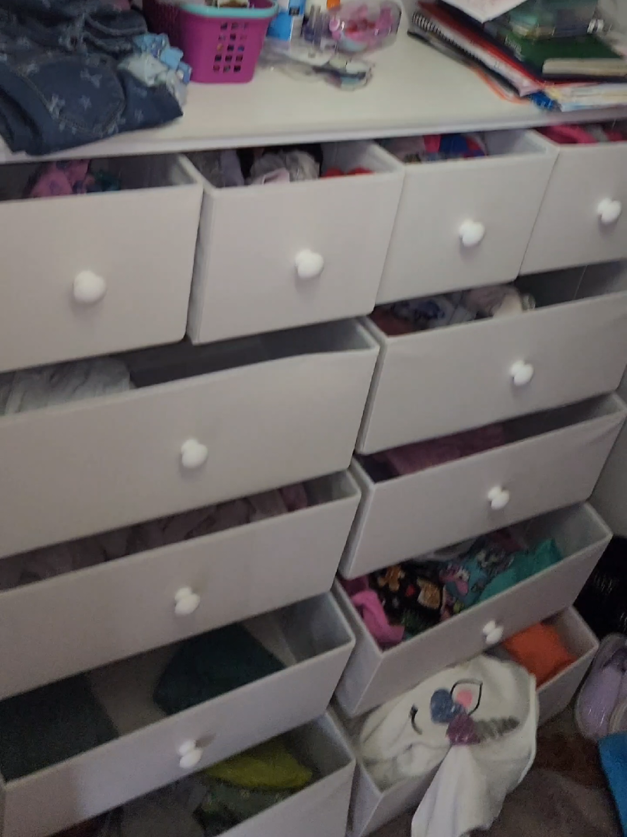 guarda rropa con muchas gavetas  #drawer  #organizedhome 