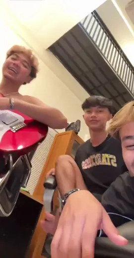 Meleleh Hati Adek Bang🤏😅 @𝙍𝙨𝙨𝙡𝙡⚡ kalo nyanyi taruhannya nyawa😭😅. Duet Antara Gitaris @BOY REAL. Dan Backing Vocal @☆ﾟʝꪱ𝕓☆ﾟ 💃👏🤣 #followlikecommentshare🥰 #fyp #pppppppppppppppp #VoiceEffects 