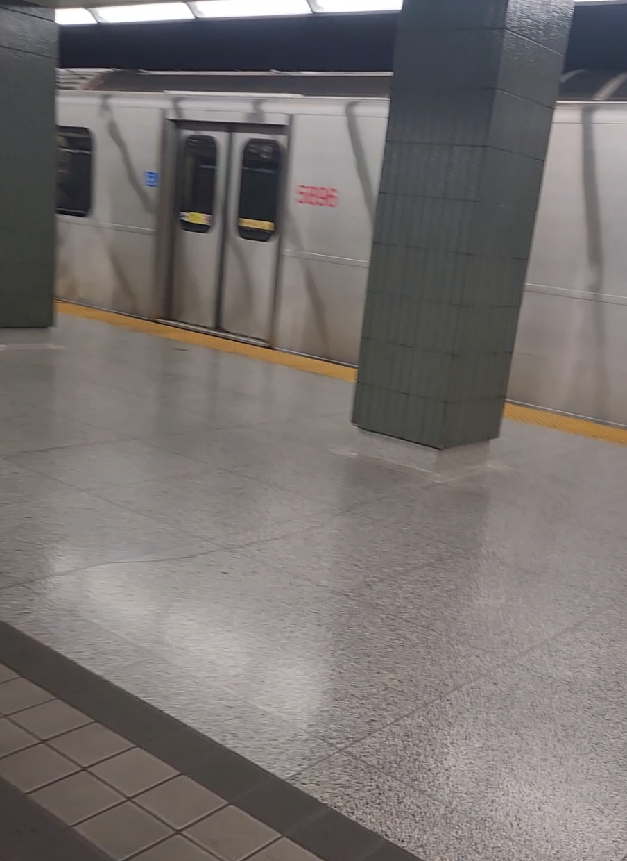 fesait bizarre certain... #travelcanada #montreal #toronto #homelesspeople #motivation 