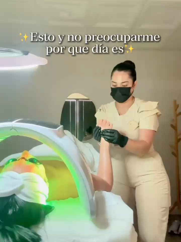 Texturas, aromas y técnicas que transforman tu piel… Así es la experiencia de un facial en Pouk Skin Care Center. Relájate, respira y disfruta mientras eliminamos impurezas, oxigenamos y revitalizamos tu rostro. Porque tu momento de autocuidado empieza aquí. 🌿✨ #hablamosespañol #spalatino #charlottenc #skincare #cuidatupiel #skinhealth #charlotte #GlowUp #darkspots #acnescars #facial #colorscience #socialmedia