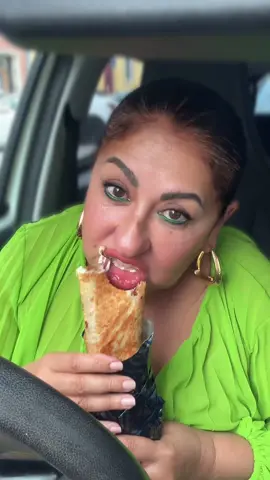 اتفضلوا معايا الساندويتش مش المشاكل 😂 #amanyturk  #شاورما_عربي  #danmark  #shawarma 