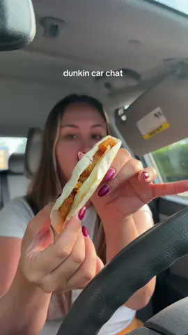 i feel like dunkin is not real coffee haha like everything taste the same?! but thr new hasbrown chipotle wake up wrap isn’t bad  #dunkindonuts #pumpkin 