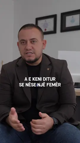 📌 A e keni ditur⁉️ Nëse një grua lind fëmijë gjatë kohës sa është duke vuajtur dënimin me burg, ajo ka të drejtë ta mbajë pranë të voglin e saj deri në moshën 18 muaj 👩‍👦. Gjatë kësaj periudhe, nënat dhe fëmijët nuk qëndrojnë me të burgosurat e tjera, por vendosen në hapësira të veçanta, me kujdes të posaçëm 🏠⚖️. Ky është një rregullim që e përcakton Ligji për Ekzekutimin e Sanksioneve Penale 📖. 🚨Disclaimer: This video is for legal awareness and educational purposes only. It does not promote violence or harmful content. #avokat #lawyer #lawfirm #attorney #justice               