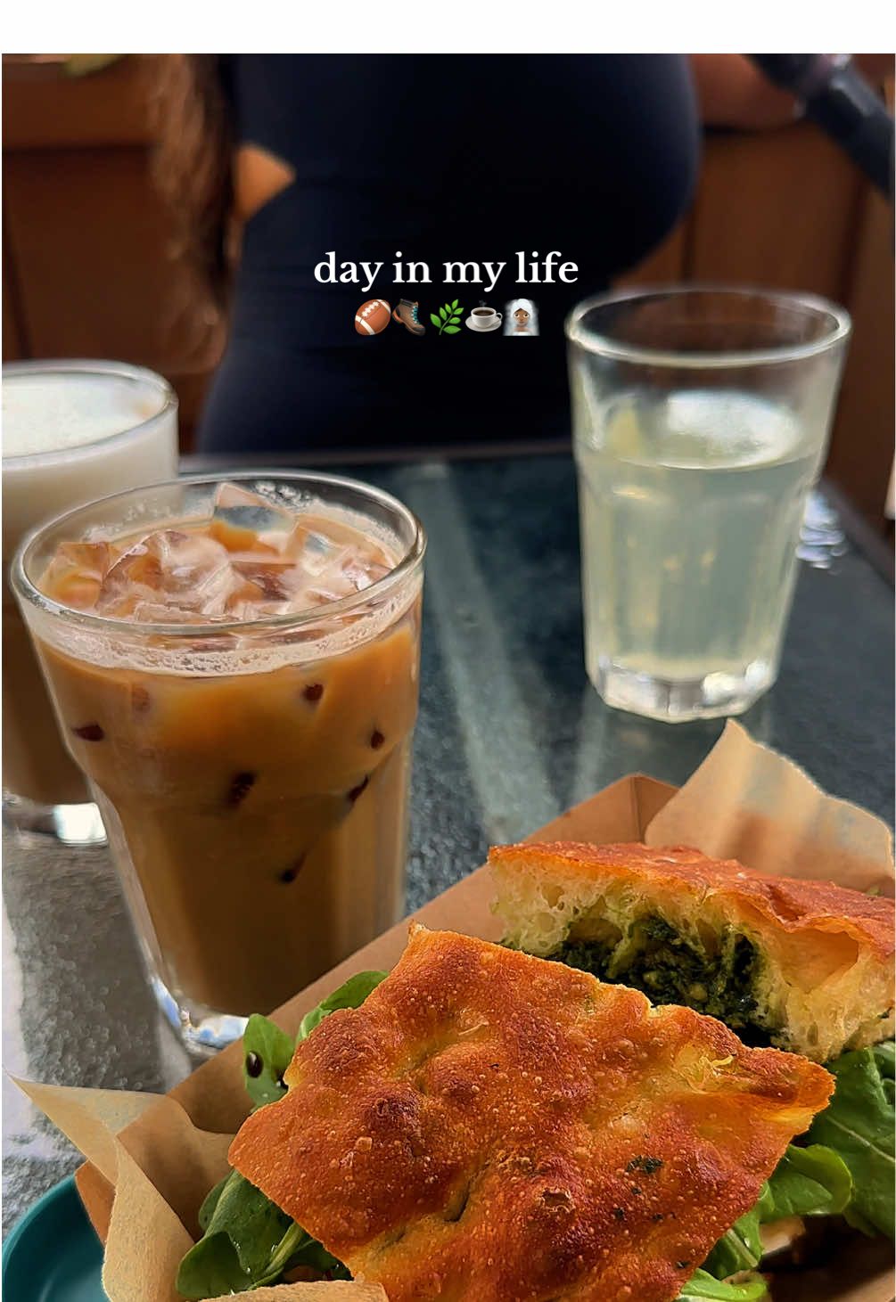 day in my life bopping around mānoa 😂👯‍♀️ #CollegeFootball #footballwag #waglife #manoa #dayinmylife  college football girlfriend 