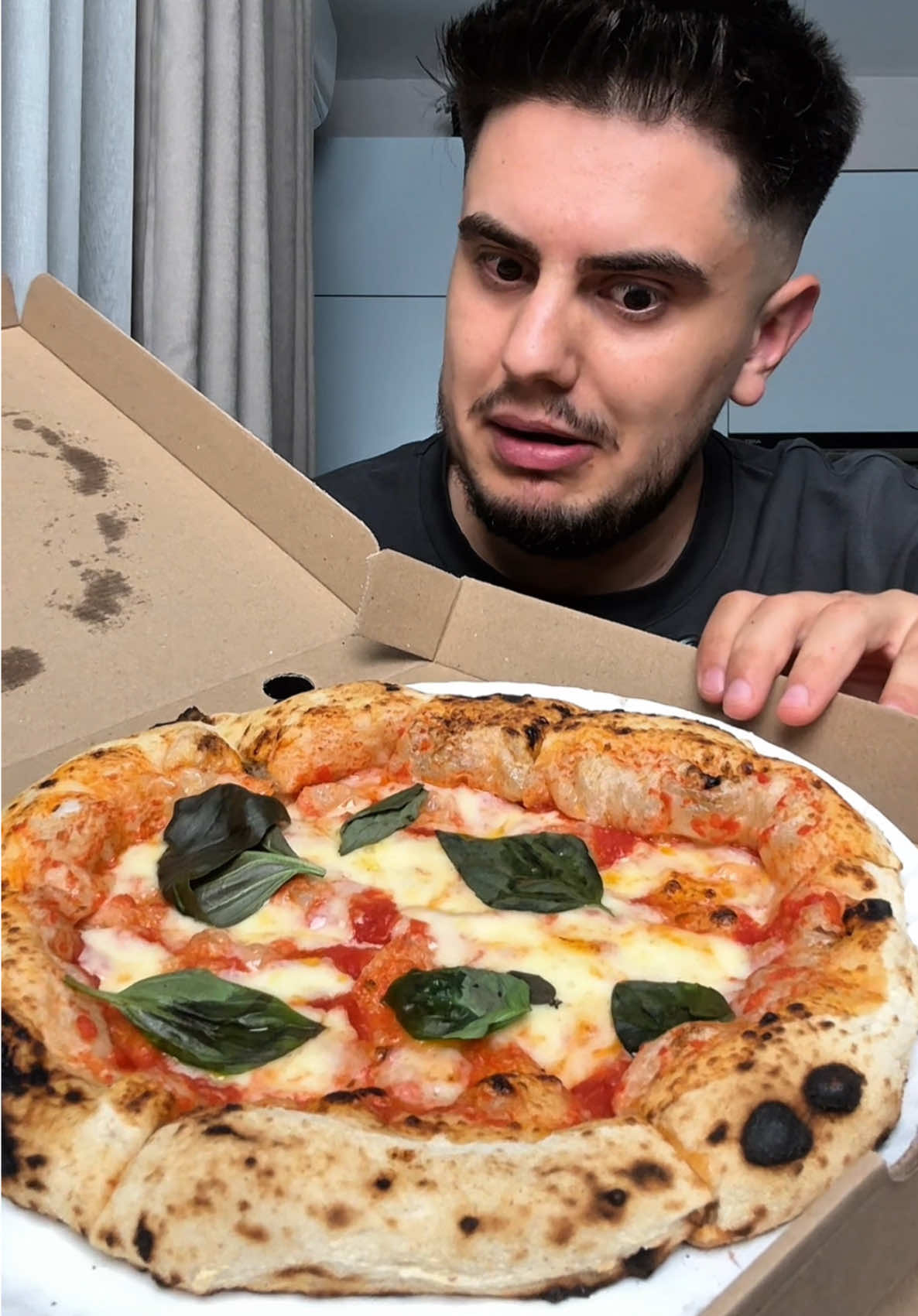 AD🍕O fi asta cea mai bună pizza din București? Voi ce spuneți? Găsiți pizzeria Centrale și pe aplicația Bolt Food, deci gata cu cozile! Descărcați aplicația și bucurați-vă de ofertele zilnice, întrucât este acum disponibilă în o mulțime de orașe din țară! #boltfood #pizzacentrale #centralebucuresti #pizzanapoletana 