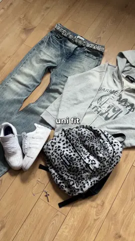 tired🙈 #supreme #cpfm #balenciaga #OOTD #StreetFashion 