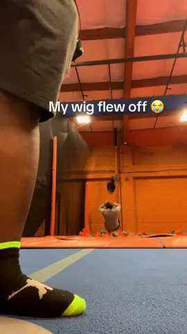 Why did my wig get more air time than me!? 😂 the worker had to throw it to me… this was EMBARRASSING AF!! 😭 this is old but I think this was the last day I wore a wig lmao. #embarrassing  #jet2holiday #skyzone #funnyfails #trampoline 