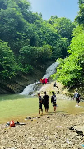 ⛰️🌊🌿 . . #waterfall #ruposhijhorna #ruposhiwaterfall #ruposhi #mountain #sitakundo #jhorna #foryoupageofficiall #fyp 