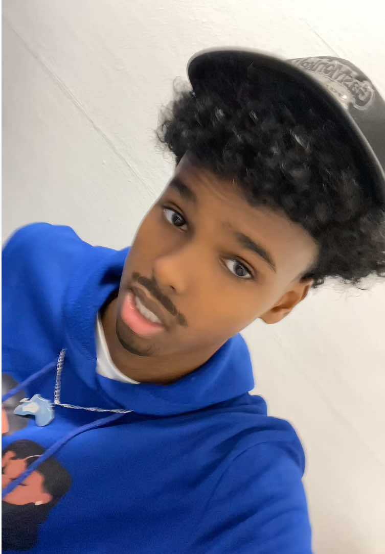 Magaca qaab aan la fahmay uso qor❤️😂🤙🏿#somalitiktok #fyp #foryoupage❤️❤️ #sharmaboy #somaliboys 