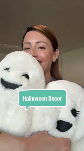 We love #halloweendecor around here! I know it’s not even October yet but I couldn’t help myself!!! All my #tiktokshophalloween finds are in that orange cart! 😘