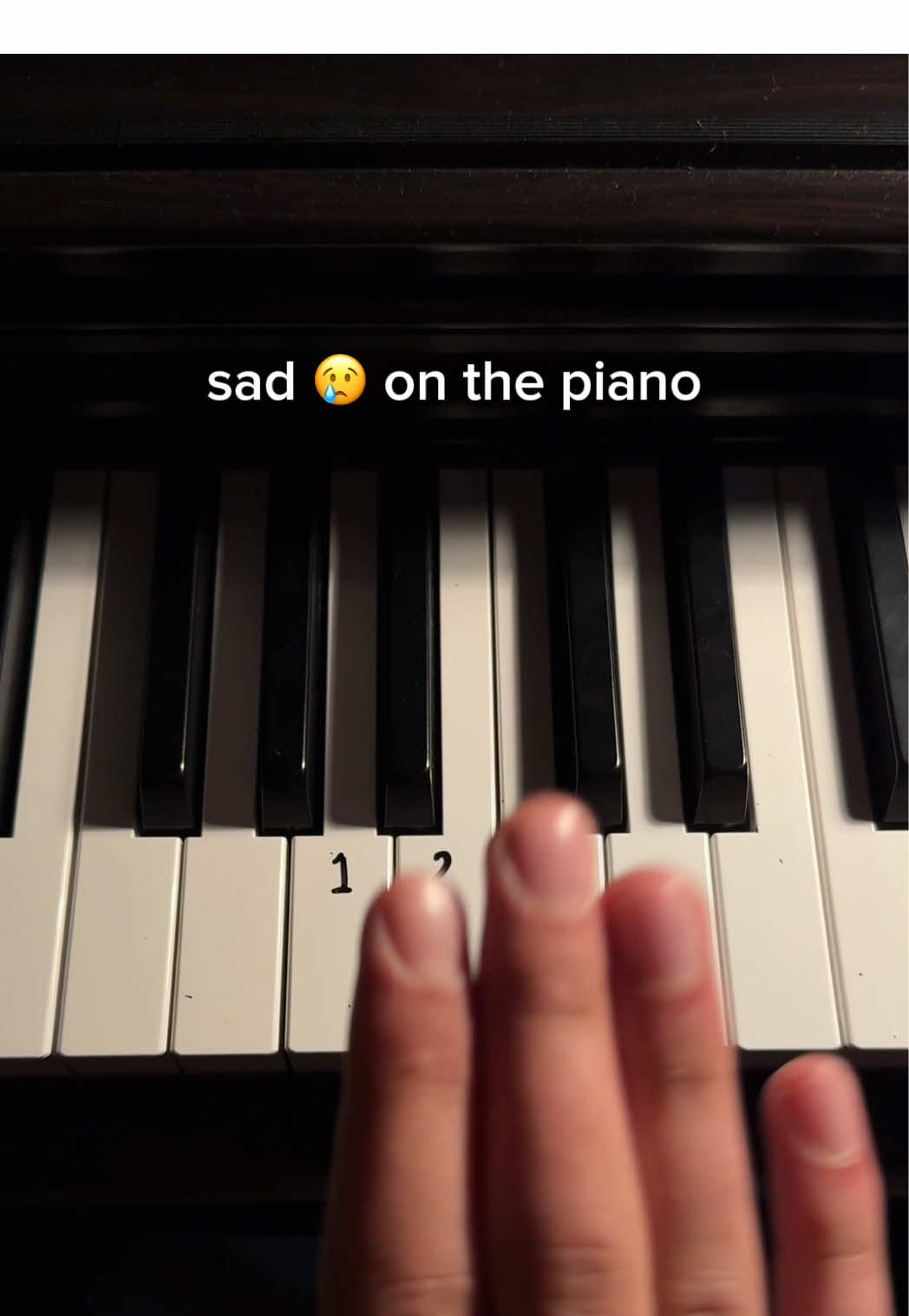 Easy Sad Melody 👇 Learn Piano with flowkey (Link in bio)  #piano #pianotutorial #stepbystep #pianomusic #sadmusic 