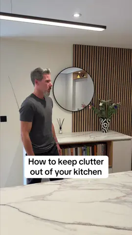 Keeping your kitchen clutter free is NEVER easy but having the right kind of storage, designed exactly for you and the things you need to store, sure does help… #kitchendesign #kitchenideas #kitchenstorage #modernkitchen 
