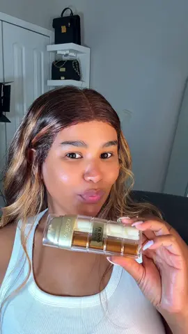 L'Oréal Paris Age Perfect Anti Aging Serum Le-Duo El sérum Le Duo está especialmente desarrollado para pieles maduras y combina fracciones de colágeno AS con vitaminas B3 y Cg para reafirmar la estructura de la piel, suavizar las arrugas y potenciar la luminosidad. En  tan solo 7 días, la piel  luce más firme y tersa, y en 4 semanas, se aprecia claramente un tono de piel más uniforme. Aplicar el sérum por la mañana y por la noche sobre la piel limpia. @loréal paris usa @L’Oréal Paris  #LeDuoSerum #lorealparisskincare #lorealistarclub #lorealistar #lorealparis         