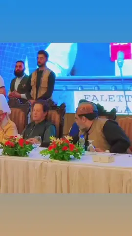 128واں عرس مبارک حضرت خواجہ غلام فریدؒ کوریجہ سئیں کوٹ مٹھن شریف  عرس کا آغاز 29 ستمبر سے ہوگا۔ سجادہ نشین دربار فریدؒ، خواجہ محمد عامر فرید کوریجہ مزار شریف کو عرقِ گلاب سے غسل دے کر عرس کی باضابطہ تقریبات کا آغاز کریں گے سجادہ نشین دربار فرید خواجہ محمد عامر فرید کوریجہ سئیں بانی پی ٹی آئی لیڈر عمران خان کے ساتھ دلچسپ گپ شپ عرس کے موقع پر عمران خان کو چاہنے والے بہت مایوس ہیں #خواجہ_پیرعامرفریدکوریجہ #سجادہ_نشین_دربارفرید #سالانہ_عرس_خواجہ_غلام_فرید_کوریجہ #خواجہ_غلام_فرید__دی_نگری_کوٹ_مٹھن_شریف #زمانہ_ہورہاھے_دیوانہ_فریدکا @Aamir Fareed Koreja 