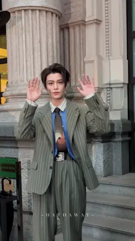 Đinh Vũ Hề lấp lánh Milan 😚😚 #DingYuxixVersaceSS26 #DingYuxi #MFW #dinhvuhe #VersaceSS26 