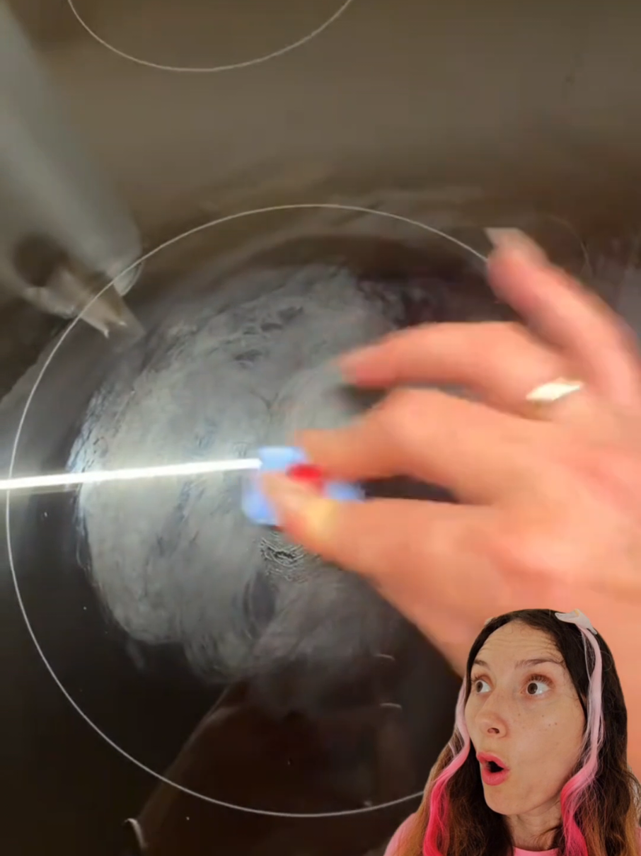 And this is possible🤔 #clining #LifeHack #hacks #washthestove #detergent 