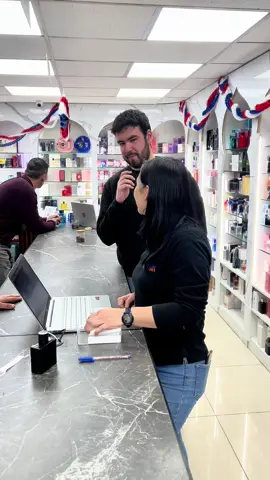 ✨ En Comprar en Chile encuentras todo lo que buscas en perfumería: perfumes árabes, perfumes de diseñador, testers, miniaturas y sets de regalo. Trabajamos con envíos a todo Chile y también con atención en nuestra tienda física en Santiago Centro. Si quieres calidad, variedad y buenos precios, esta es tu perfumería. #perfumes #comprarenchile #perfumeschile #perfumería #perfumesarabes  