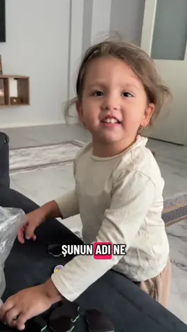 Küçükken benim öğrettiğim şeyleri bana öğretiyor bu kız .😂