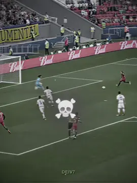 Ronaldo passes ||#cristianoronaldo #footballtiktok #fyp #viral #deiv7cr 