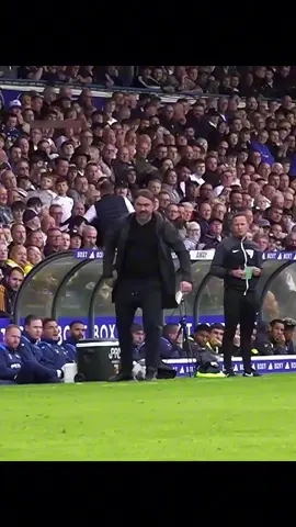 Managers skills 🤯#respect #footballmoments #pourtoi #foryoupage #fan #surprise 