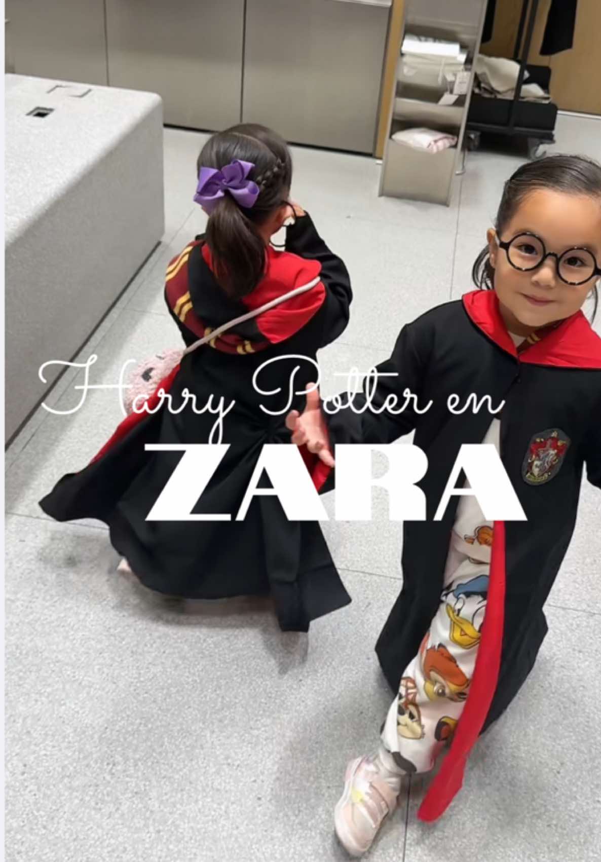 HARRY POTTER EN #zara GRACIAS! @🥨 Lugares Cool Leon  . . . . #harrypotter #zaramexico #halloween #disfraces 