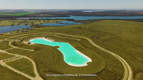 🏙️ Hernandarias se transforma: nace el nuevo eje urbano del Este Conectando vida, servicios y desarrollo, Costa del Lago presenta su Área Comercial, un proyecto pensado para transformar Alto Paraná y atraer inversión de valor. 📍Ubicado sobre la Ruta PY07, este espacio estratégico será el corazón comercial, educativo y residencial de la región, con más de 5 hectáreas diseñadas para potenciar el crecimiento del país. 🏢 En su primera etapa, ya están disponibles los primeros lotes para comercios, estaciones de servicio y gastronomía. 🌳 En la segunda, vendrán oficinas, educación, salud y más. 💡 Una oportunidad única para invertir en un entorno cerrado, planificado y con proyección real de futuro. 📲 Conocé más sobre Costa del Lago en @raicesrealestate y formá parte de la transformación.