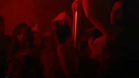 Véala jaja 🤣- LOS CACORROS USAN KLEIMONT - KRIS ARRR 👹📿 | #krisr #fyp #music #musica 