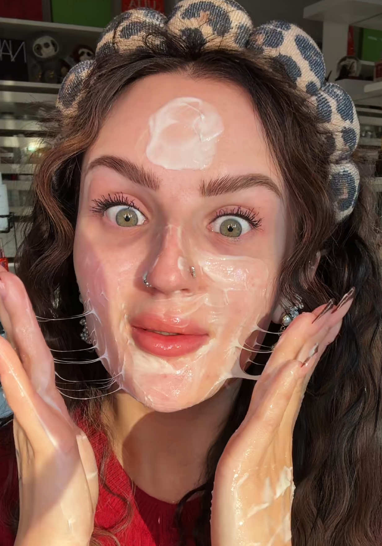 Glass skin is ON THE WAY with this insane @mixsoon hack! My two favs together to create the most luxurious mask! There’s a reason K Pop stars love it! #mixsoon #beanessence #beancream #mixsoonrewards