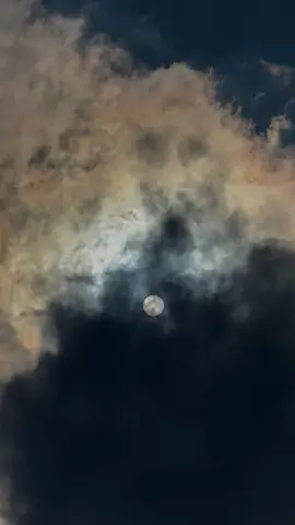 أتحاد الشمس والغيومً الماطره .