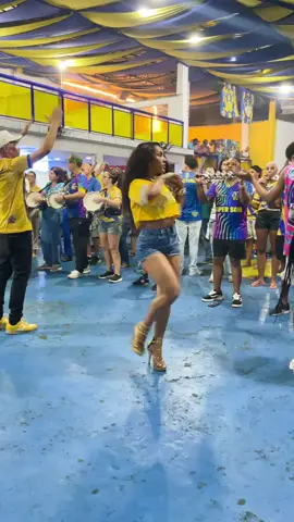 NA SUA FORYOU RAINHA @Mayara Lima DANDO AULAS SAMBANDO #carnaval #samba #rainha #tiktokviral #fy 