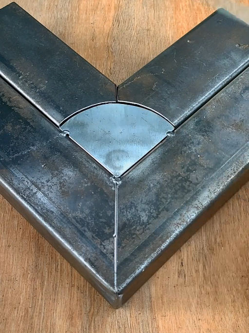 Tricks for cutting curved angle profiles on hollow metal. #welding #metalwork #fabrication #cuttingskills #tipsandtricks 