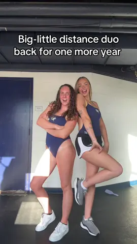 ONE LAST TIME FOR SENIOR YEAR @lyds #biglittle #sophmoreseniorduo #pookie 