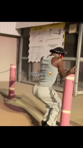This Week-end Vibe 😩🔥 Song: « FriendZone » by Madara Dusal (Song link in my Bio 😍) . . #humor #comedy #dancing 