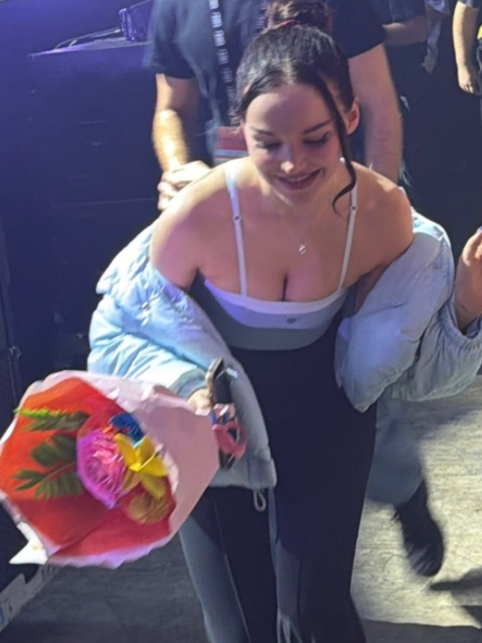 @Dove Cameron at Paris for @Damiano David concert #dovecameron #whateveryoulike #damianodavid #foryou  © via insta no me