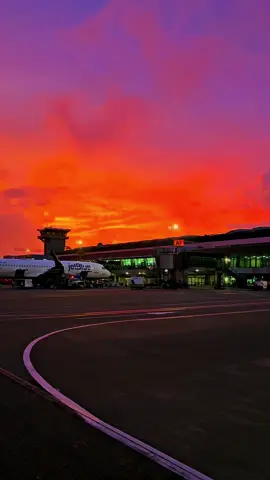 The Best Sunsets 😍🇨🇷✈️ #aviationlovers #juansantamariaairport #atardeceres🌅 #costarica #paratiiiiiiiiiiiiiiiiiiiiiiiiiiiiiii 
