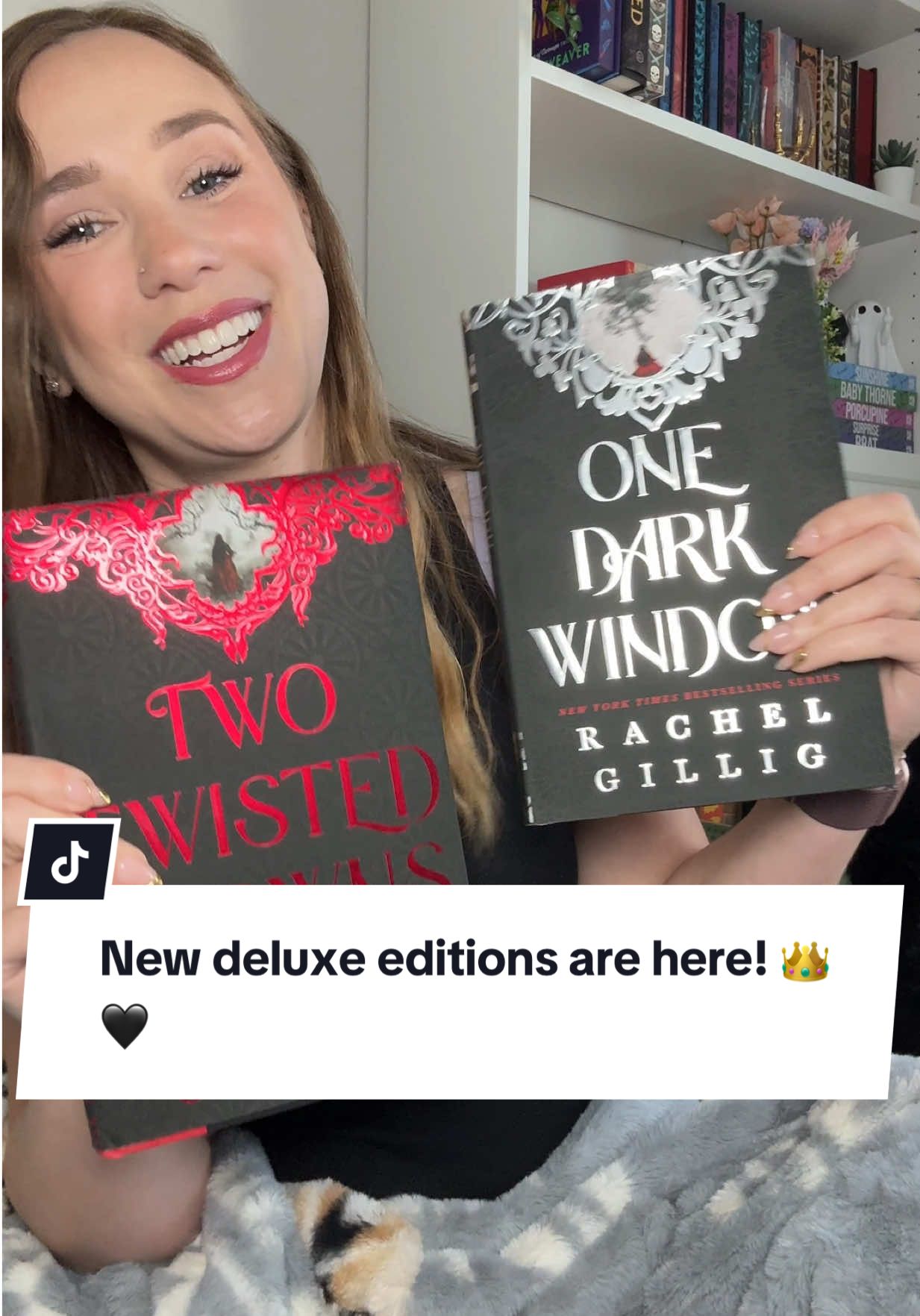 Both of our gothic fantasy favorites, One Dark Window and Two Twisted Crowns, are now available in Deluxe Editions directly through the publisher! Sprayed edges, foiled hardcover, and page design details. Perfect for fans of dark fantasy romance and shelf-worthy editions. Supplies are limited! Add them to your cart before they sell out here too! #OneDarkWindow #TwoTwistedCrowns #DeluxeEdition #FantasyBooks #BookRecs 