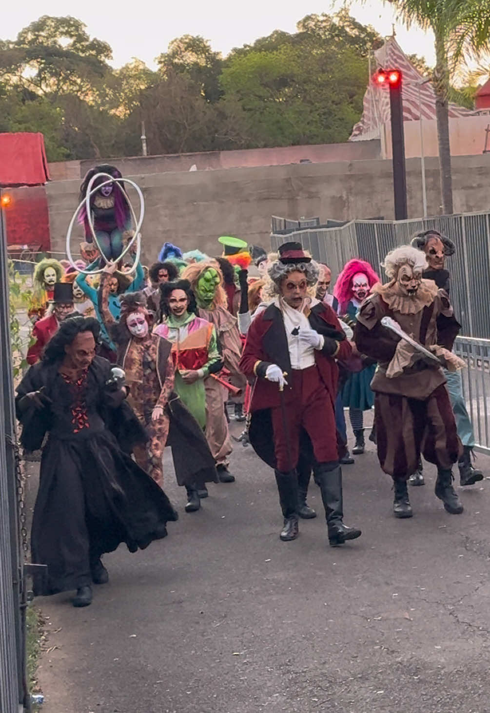 😱 Chegada dos monstros hoje no Hopi Hari, foi tudoooo!  #HoraDoHorror #HopiHari #fyp 