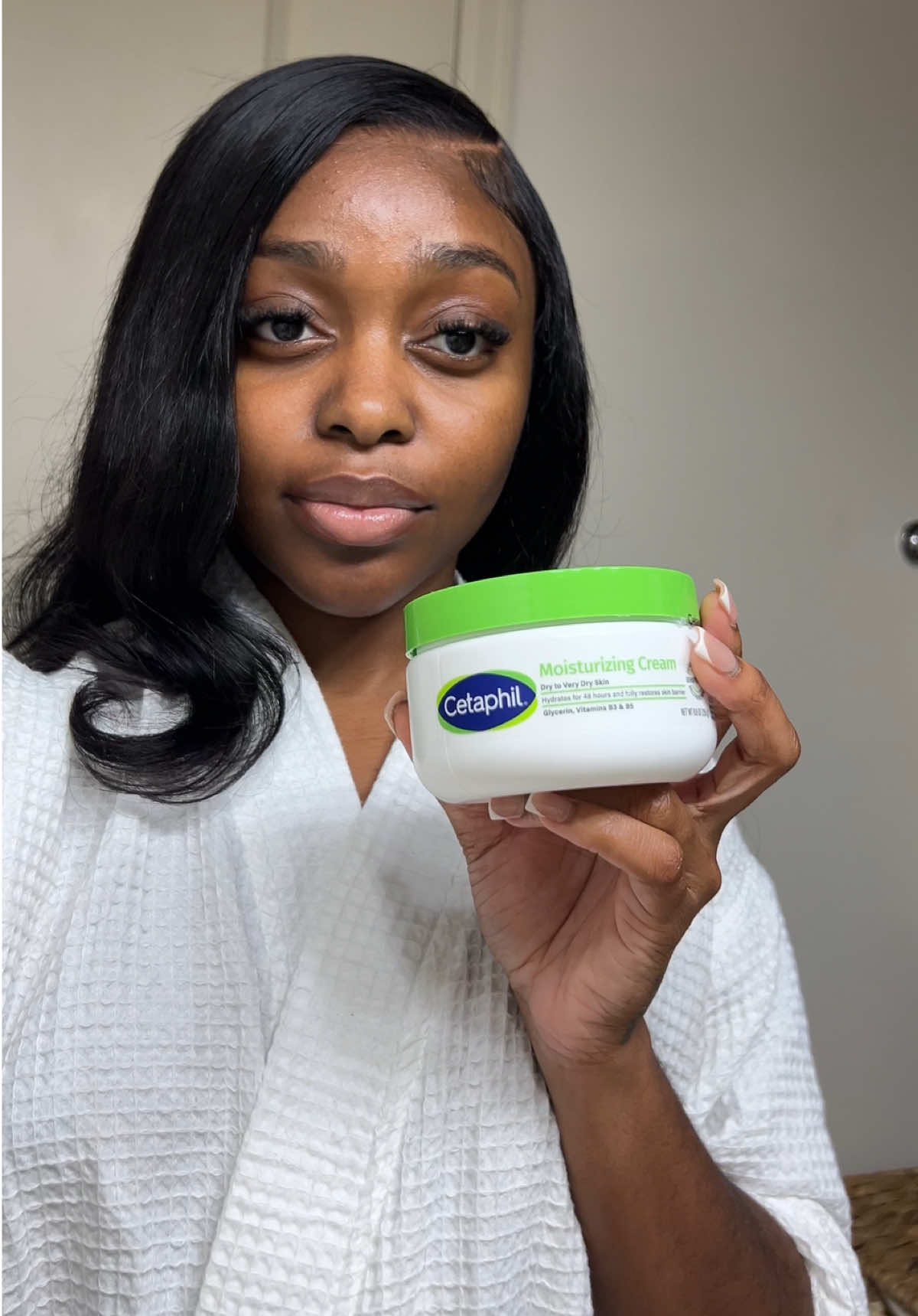 Struggling with dryness, sensitivity, or tight skin? Cetaphil Moisturizing Cream has you covered 💧💖 Niacinamide evens skin tone, Panthenol soothes irritation, and Glycerin delivers deep hydration. Gentle, effective, and loved by dermatologists—your skin barrier will thank you in just one week! @Cetaphil #cetaphilpartner  #skincare #skincarehacks #skincareproducts  #SelfCare