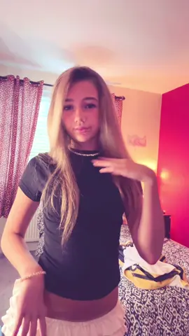 𝒶𝓃𝒹 𝓎ℴ𝓊𝓇 𝒷ℯ𝓈𝓉𝒻𝓇𝒾ℯ𝓃𝒹 𝓉ℴℴℴℴℴ🫦 #targetaudience#billieeilish#fyp#foryoupage#girls