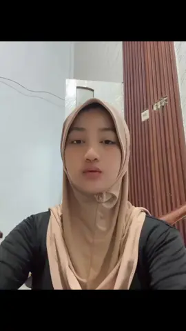 nona manis putar lah kekiri kekiri 