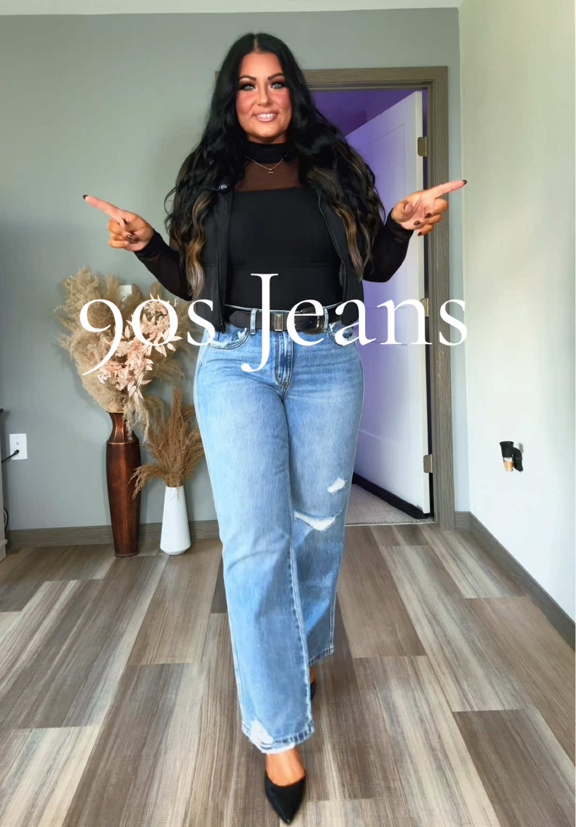 The cutest jeans 🖤 @Walker Rose Boutique #90sjeans #90sfashion #judyblue 