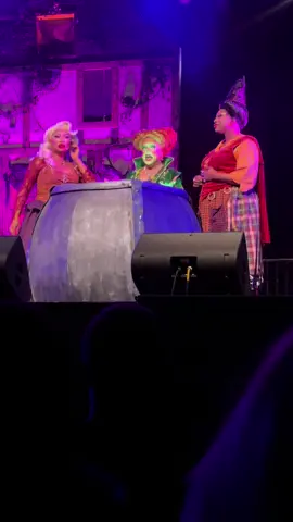 If you don’t have tickets to #hokuspokuslive yet, you better get them quick! Such an incredible show! @Ginger Minj @jujubee  @sapphiracristal #dragrace