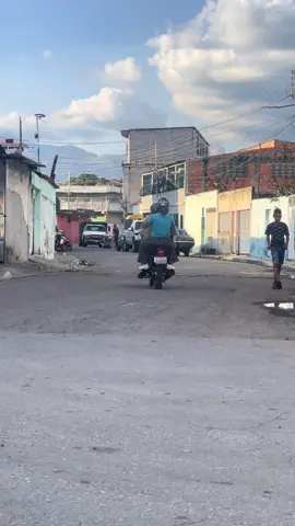 Vuelvo y repito No son los peloteros son los moto piruetas 🙌🏻 #funny #caidasgraciosas #viraltiktok 