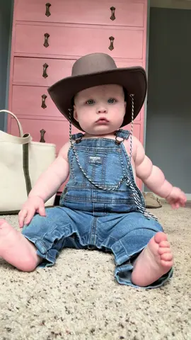y’all were such good babysitters last time…family photoshoot time 🌾🐴 #babyfever #fyp 