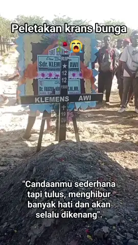 Trimakasih kaka Pdt Jhon.N Yang sudah menemani almarhum Celo dari sakit, meninggal, temani jenazah dari jakarta sampai ke merauke, antar kerumah duka, antar ke pemakaman, hadir di 3 malam, sampai dengan pemasangan lampu di makam celo karna celo sebelum pergi di berkata. Kaka gelap sekali. Jadi kaka datang pasang lampu di kuburan biar om celo bisa lihat cahaya terang. 😭😭 Setelah semuanya terurus dgn baik. Kaka Pdt pamit pulang ke Jayapura. Terimakasih banyak Kaka Pdt Jhon.  Tuhan Yesus berkati Kaka Pdt Jhon selalu. 🙏 Dan Buat Om Celo Terima banyak sudah menghadirkan tawa, keceriaan, dan warna dalam dunia hiburan...☺🥺😭🥀 #kakacelo #pacecelo #epencupen #epencupenmovies @sorotan